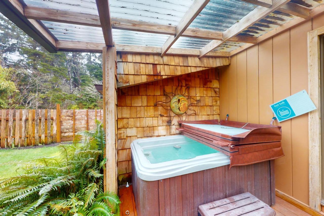 Villa The Getaway Tillicum Beach Exterior foto